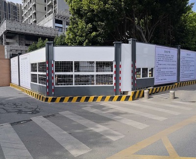 【旭東鋼構(gòu)】想要減少施工的噪音影響，工程施工圍擋必須要選好